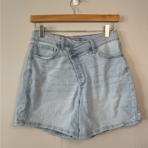 Just USA Blue Jean Shorts Distressed Mid-Thigh - Picture 1 of 4